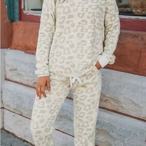 Cozy Leopard Print Lounge Pajama Set - Cream